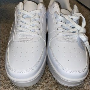 NWOT No Boundaries Women's Platform Casual Sneakers White 9.5